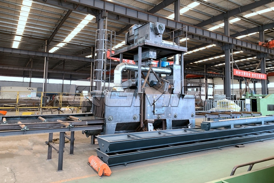 捷克訂購的青工機械鋼梁通過式拋丸機正在進行生產